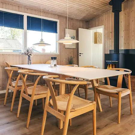 8 Person In * Otterup