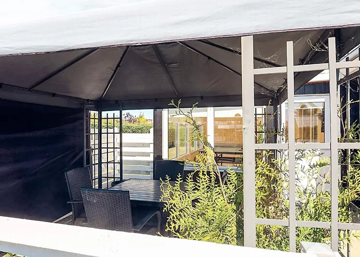 8 Person In * Otterup